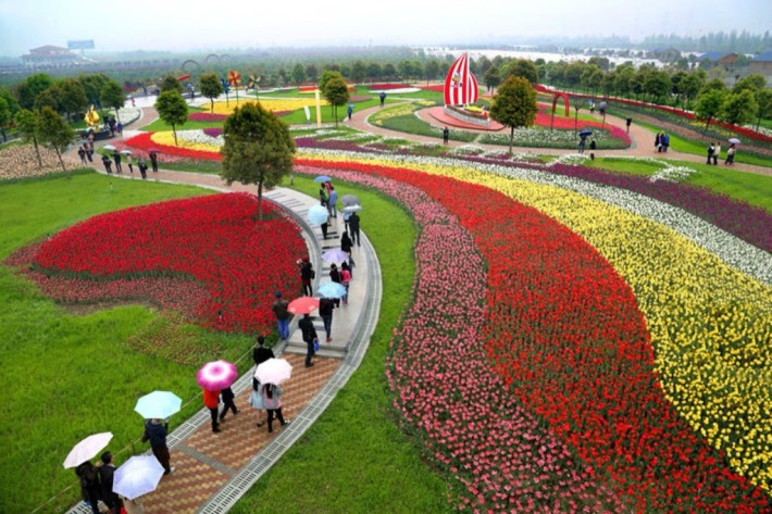 East and West Lake Tulip Theme Park