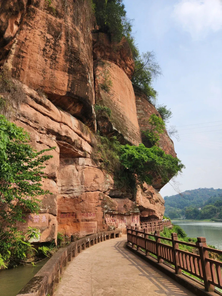Dongfengyan-Qianfoyan Scenic Area