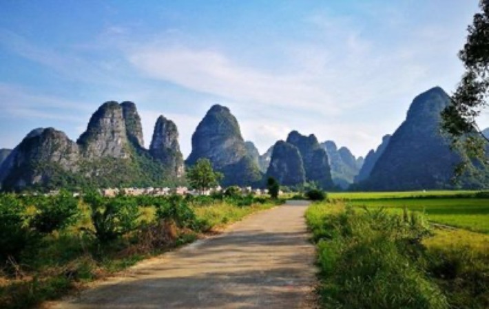 Yangshuo Ten-Mile Gallery (Shili Gallery)
