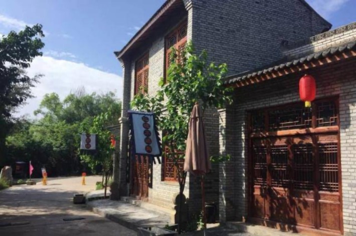 Yuzhong County Phoenix Folk Town Scenic Area