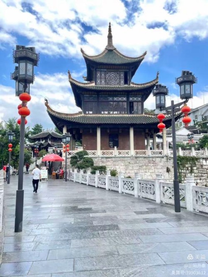 Archway of scenic spots in the south of the city