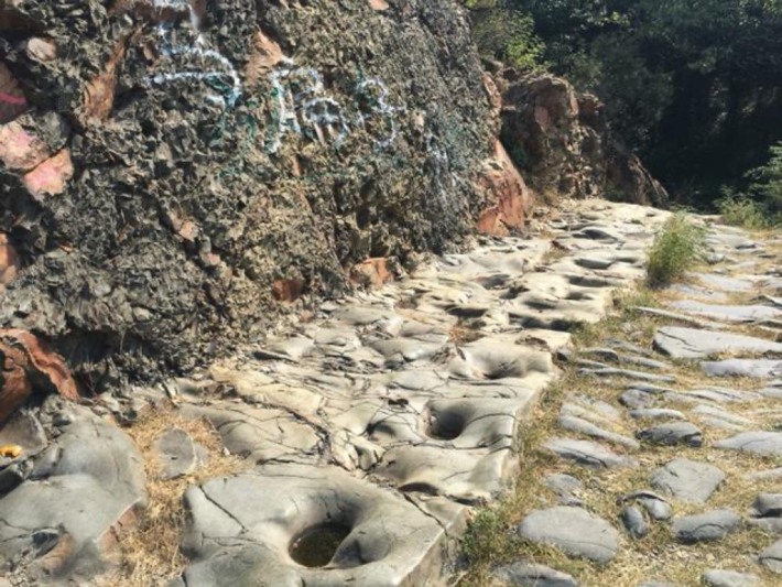 Shifuling Ancient Road