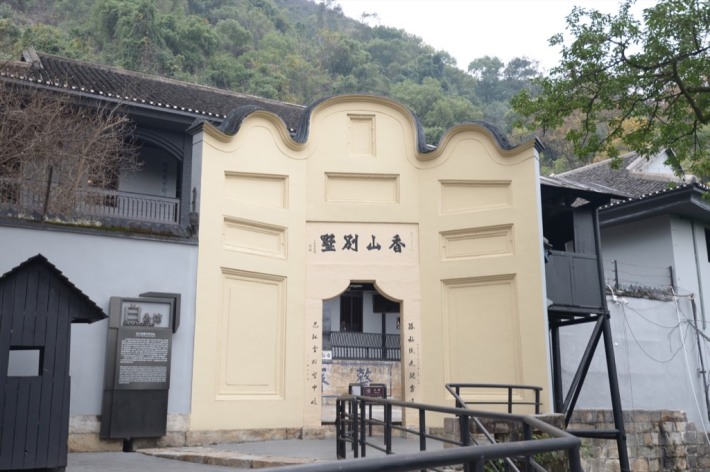 Bai Gongguan