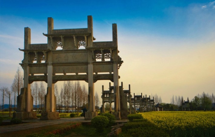Tangyue Memorial Archways