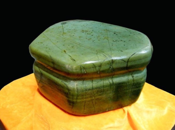 saddle stone