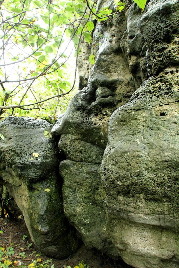 kissing stone