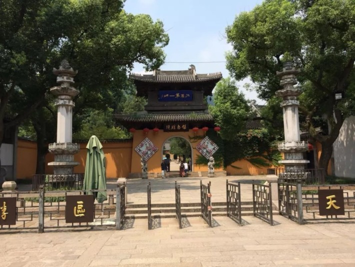 Sutra Building of Huishan Temple