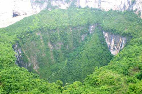 Fengjie Tiankeng Difeng (Xiaozhai Tiankeng & Earth Crack) Tourism Area