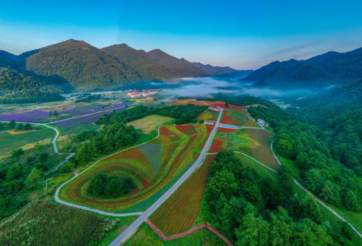 Wuxi Hongchiba (Red Pool Dam) Tourism Area