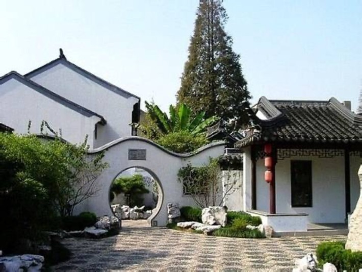 Moh's Manor