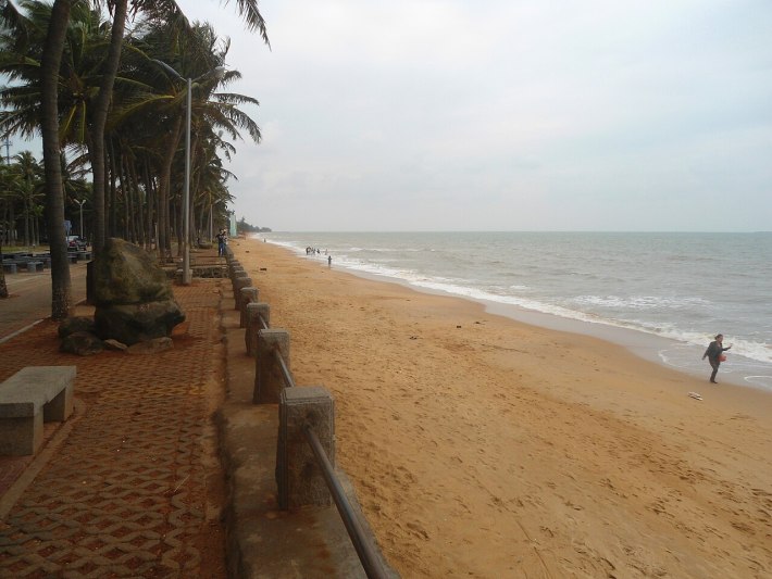 Holiday Beach (Haikou)