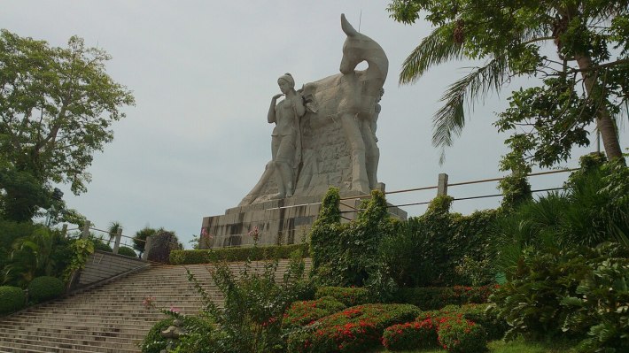 Luhuitou (Deer Looking Back) Tourism Area