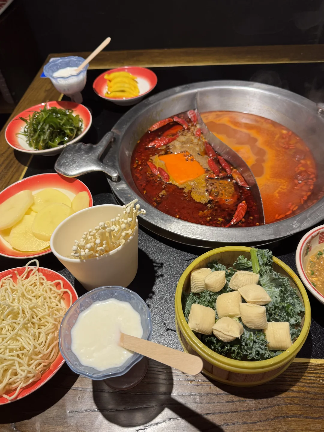 火锅🍲🤤✨ #武汉 #武汉旅游 #留学生 #俄罗斯美女 #俄罗斯 #火锅 #国庆 #国庆假期