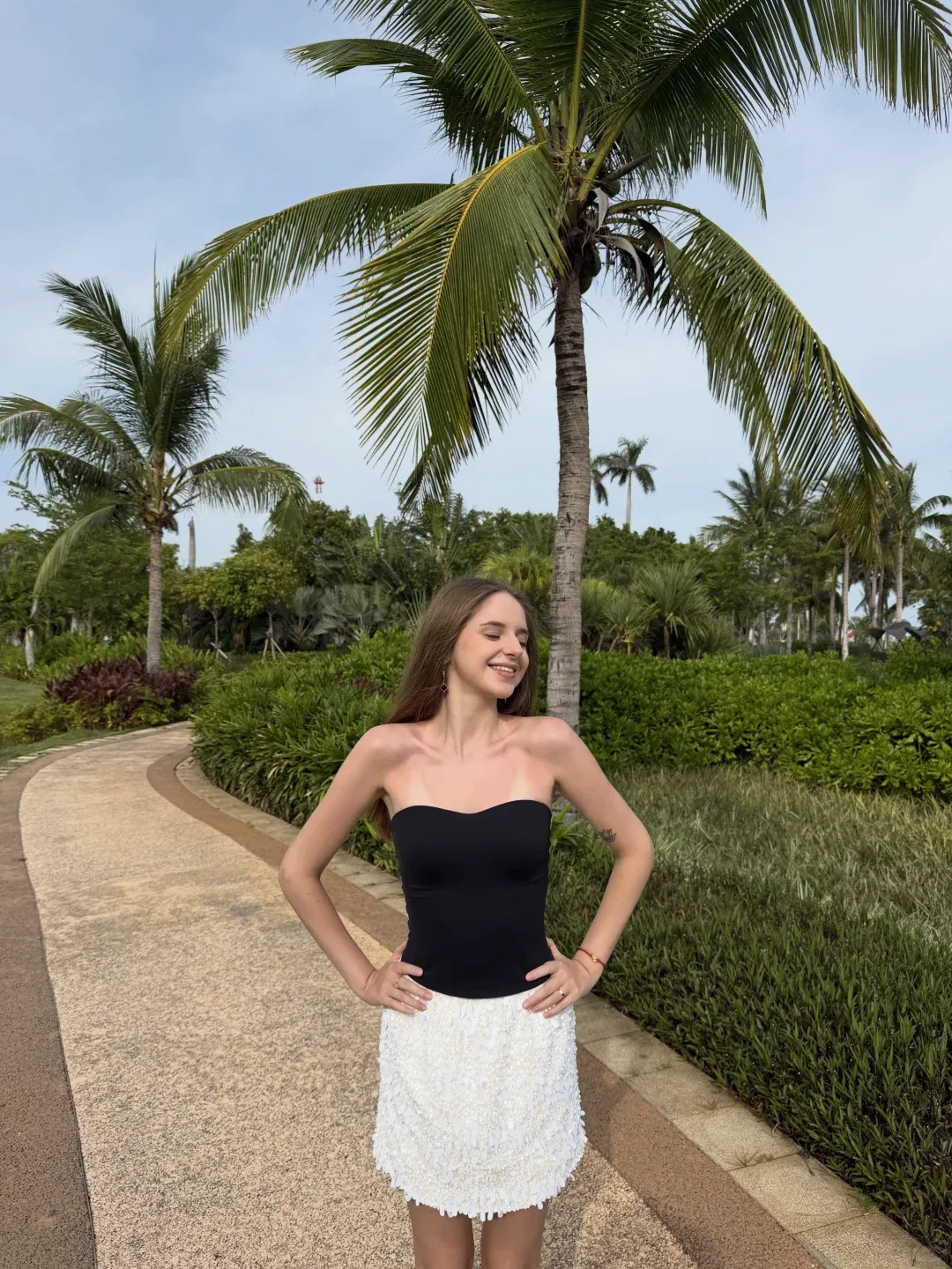 三亚 and tan lines🏝️ perfect honeymoon spot!