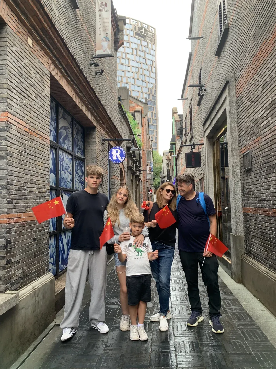🇭🇺 never thought Shanghai could be so hot , but we
