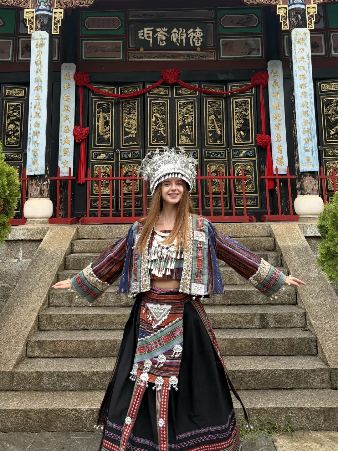 在云南变身成了苗族🌺 #外国人在中国 #昆明旅游 #苗服 #民族服饰 #昆明民族村