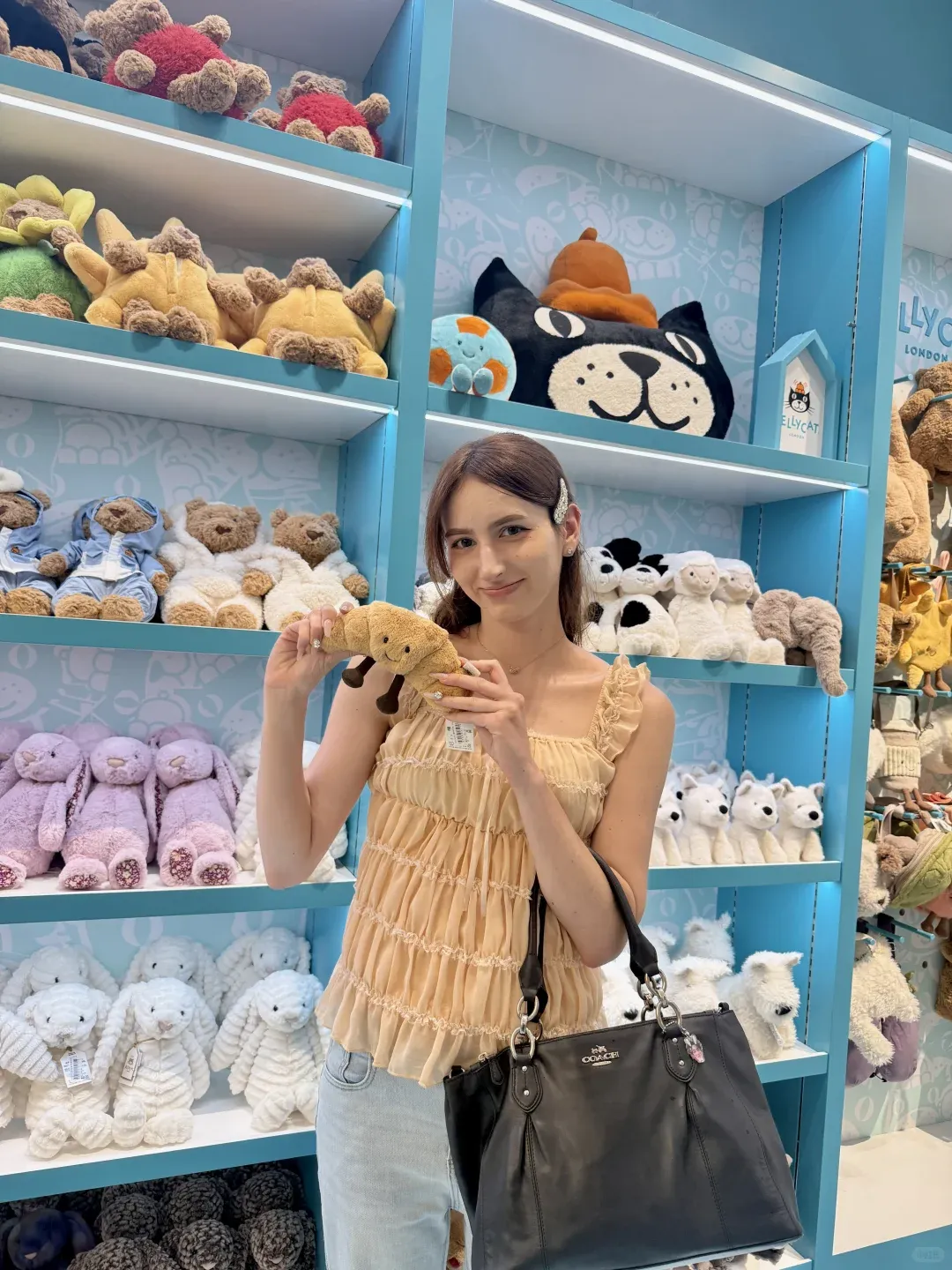 终于在中国找到了我的可颂～ Jellycat的毛绒玩具也太可爱了吧，每一个都好想带回家！