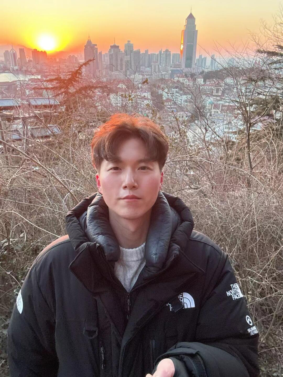 처음으로 칭다오에 와서 이곳저곳 둘러보고 있어요. 네티즌들이 추천해 준 신호산공원에 갔는데,