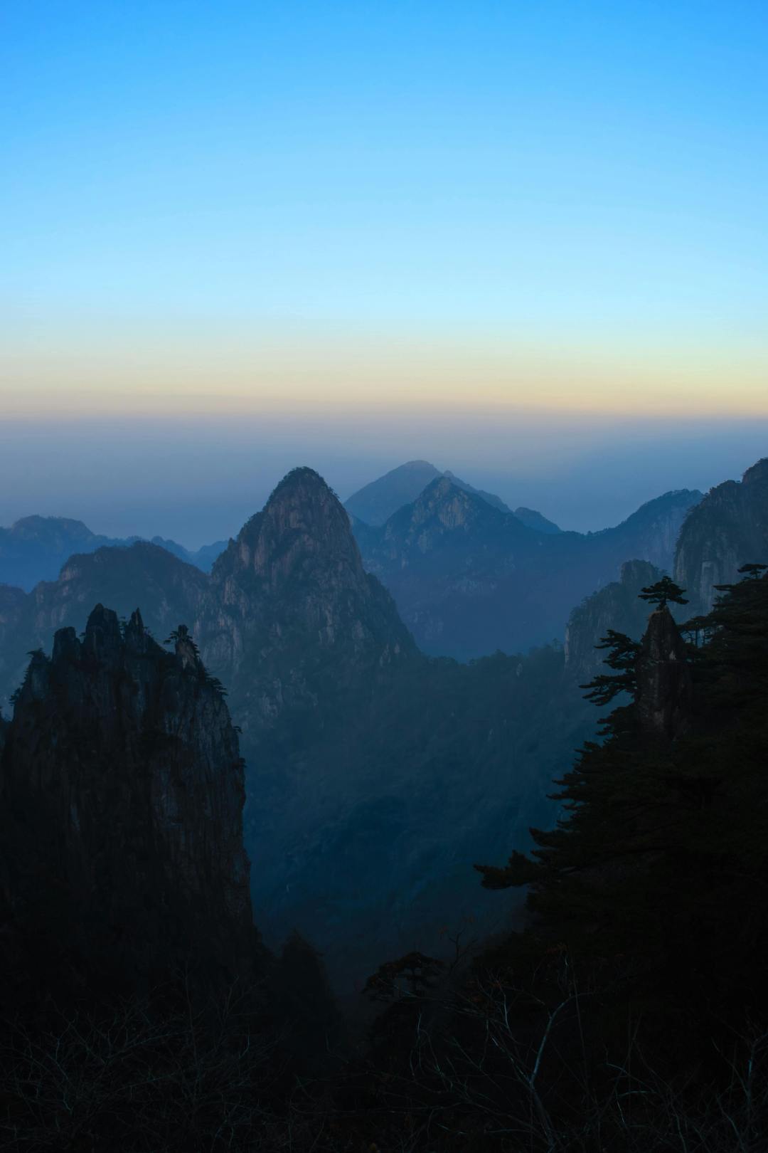 At sunset🌄, Huangshan's peaks in Anhui, China, glow