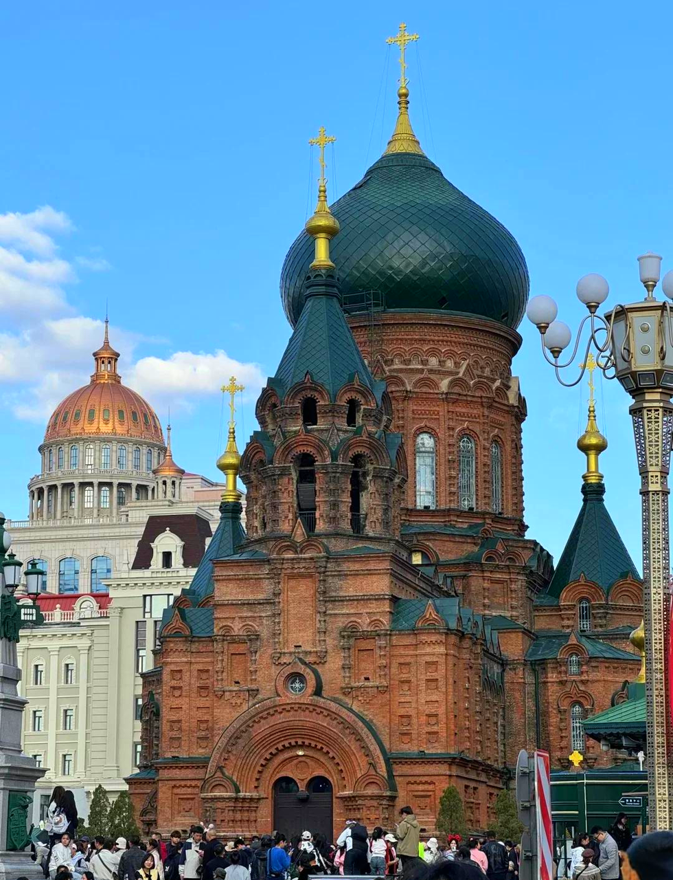 Harbin itu dingin di luar, tapi magis di dalem