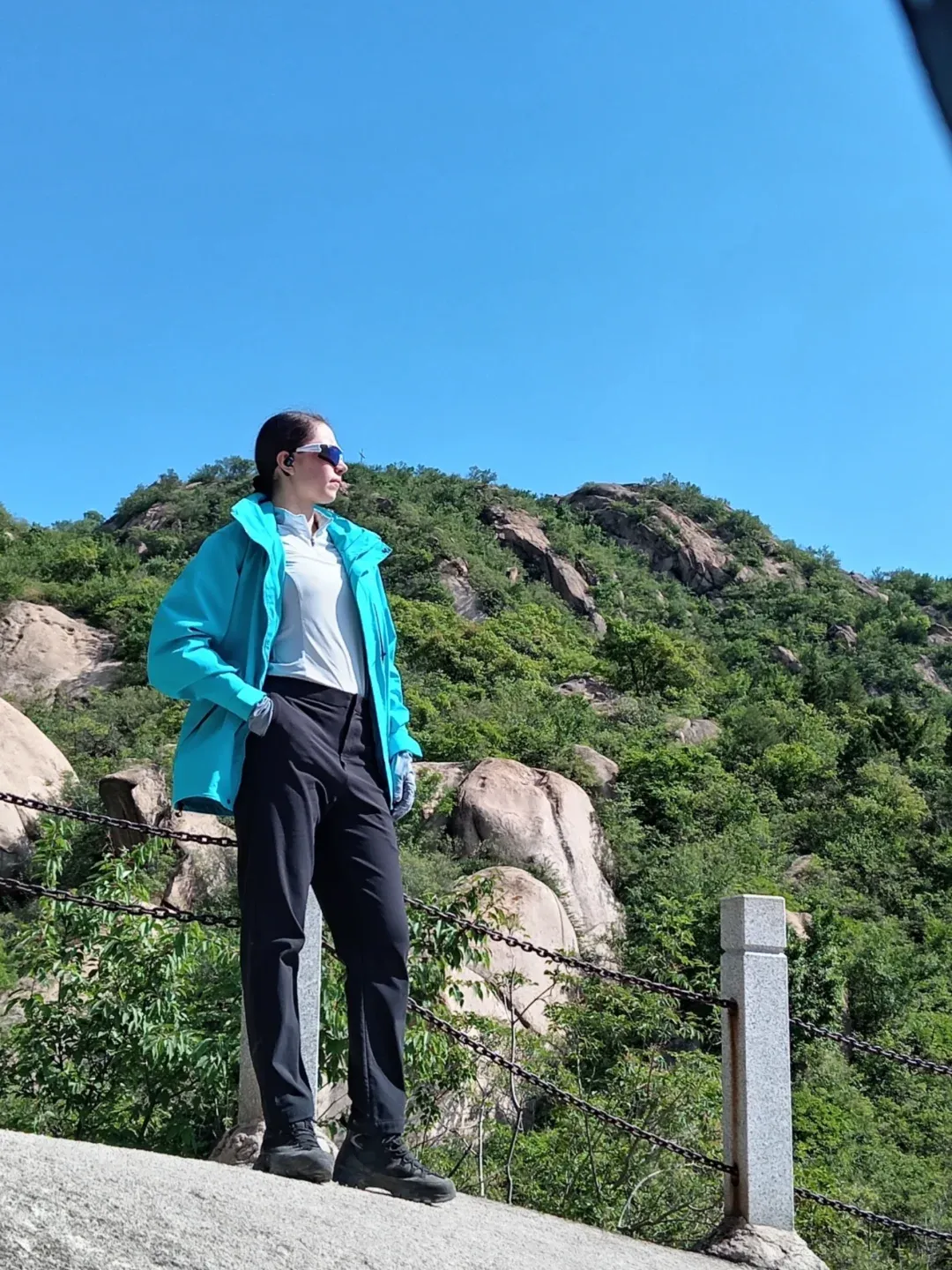 风凰岭山 😎 #爬山 #爬山爱好者 #外国人 #北京 #爬山拍照