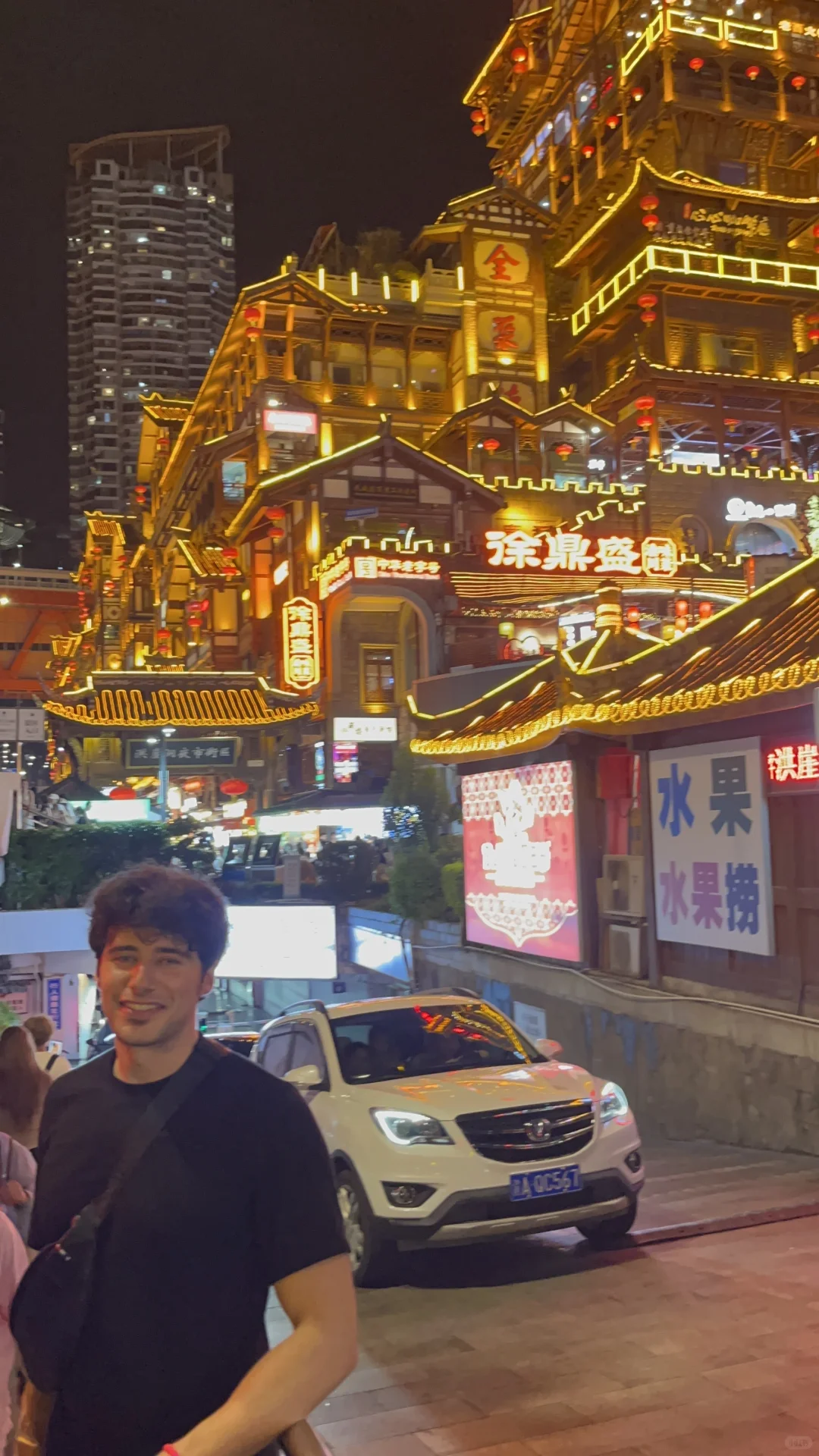 重庆好多人！🇨🇳 重庆真的好多人啊！ #老外眼里的中国 #外国人 #我爱中国 #老外 #人人人从从从众众众