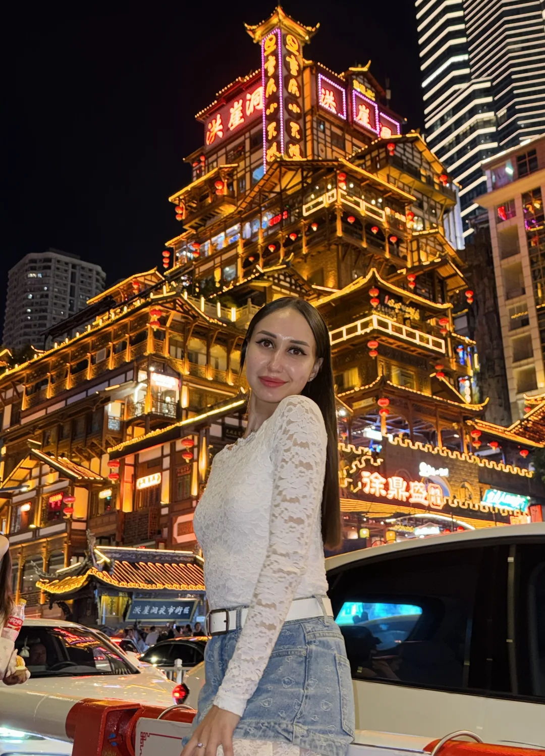🪭 #重庆 #洪崖洞民俗风貌区 #吊脚楼 #俄罗斯女孩 #俄罗斯人