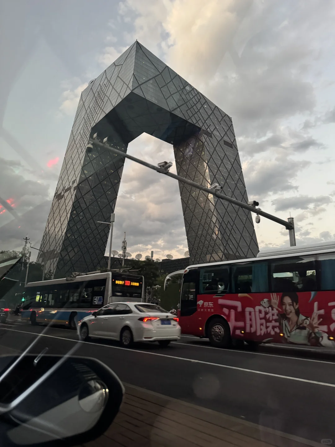 在中国三年了😍 感谢自己🥰也感谢我家人，朋友们❤️不管发生什么，他们都会支持我！