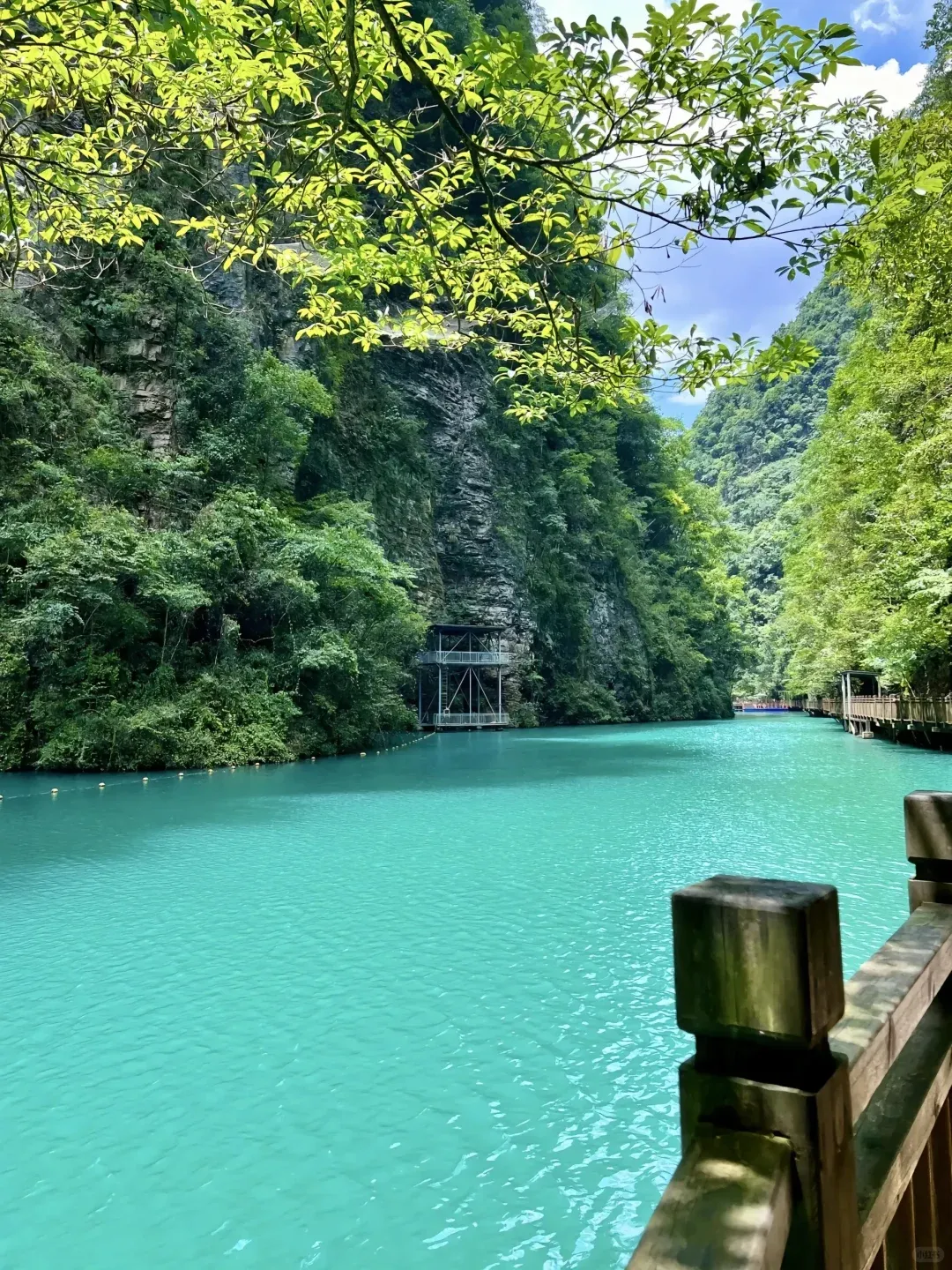 张家界大峡谷比森林公园好玩多了！ 游玩小tips： 1、安全：玩飞拉达、滑索时，一定要给手机挂上挂绳。