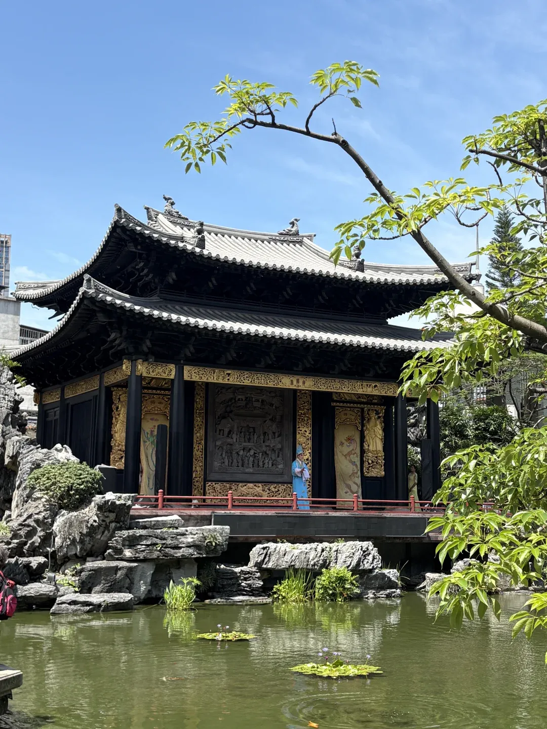 逛广州老城 去了永庆坊、粤剧艺术博物馆、李小龙故居、陈家祠、大佛寺。